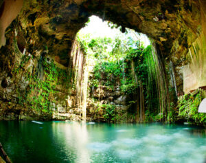 Skrivena Lagunа U Pećini